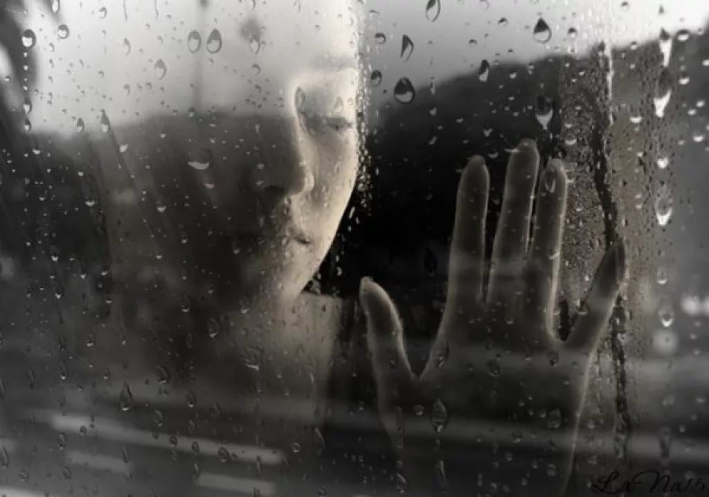 А за окном то дождь слушать. Дождь грусть. Дождь разлука. Слезы на стекле. Дождь за окном.